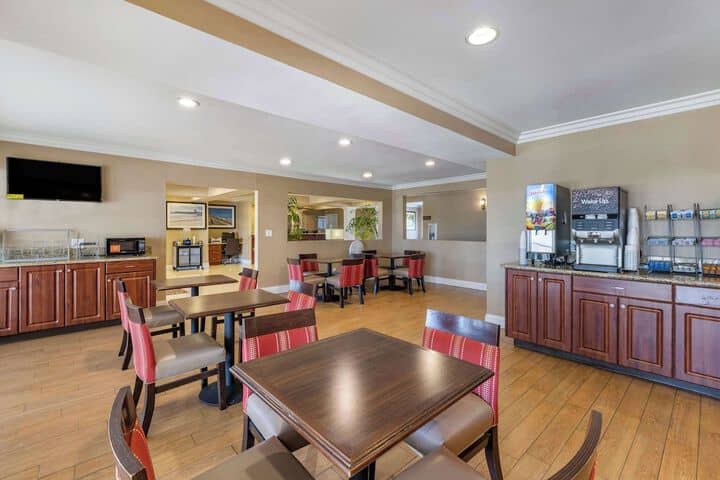 Breakfast area